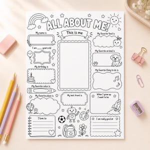 Könnte beinhalten: Ein schwarz-weißes All About Me Aktivitätsblatt mit einem zentralen Fotorahmen und Abschnitten für persönliche Angaben wie Name, Alter, Geburtstag und Vorlieben, verziert mit Symbolen wie einem Regenbogen, einer Sonne und einer Rakete.