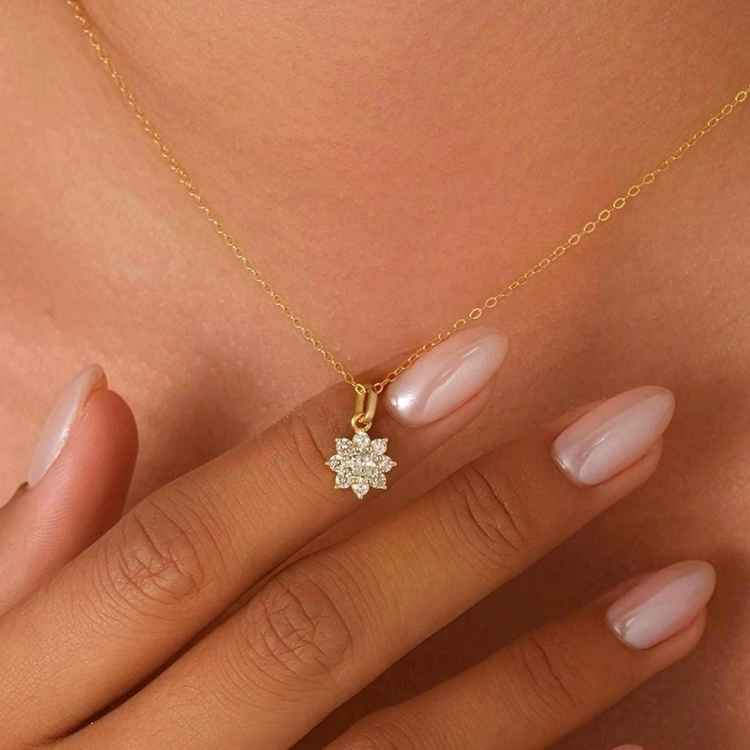 Snowflake Diamond Necklace, Tiny Pave Snowflake Pendant, Winter Necklace, Christmas Jewelry, Holiday Gift, Festive Necklace for Her - Etsy