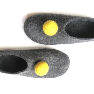 Felt Slippers with Pom Pom, Women slippers Grey Loafers, Mens slippers Unisex, Grey slippers Moccasins Men Felt slippers, Custom color Balls image 2