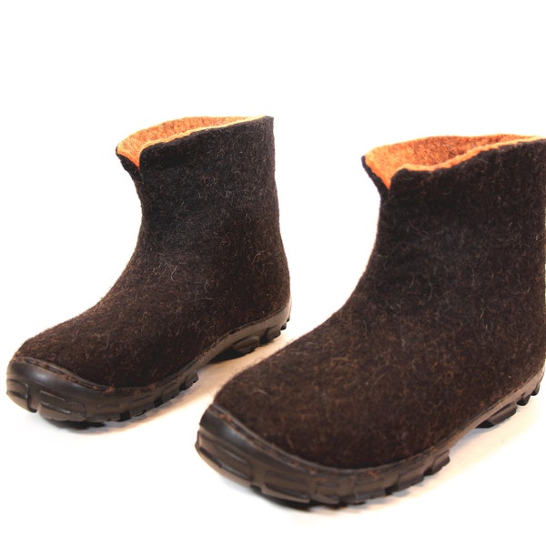 mens moccasin boots