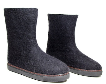 Black Felt boots women, Winter warm boots handmade with organic wool - Custom 7 Eco wool colors