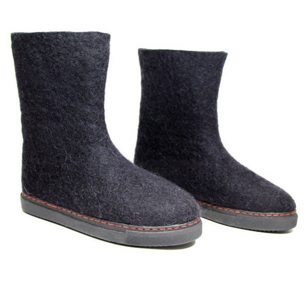 Black Felt boots women, Winter warm boots handmade with organic wool - Custom 7 Eco wool colors