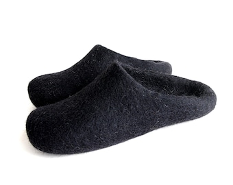 Wollen huisschoenen zonder rug, minimalistische pantoffels voor vrouwen, gezellig cadeau voor haar, zwarte biologische wol, warme zolen voor koude ochtenden