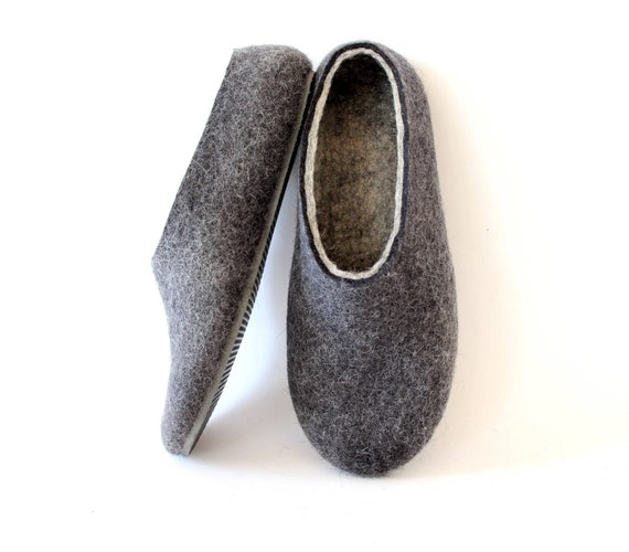 mens slippers for narrow feet
