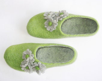 Green Felt Wool Slippers with Flowers - Winter gardening gifts for women