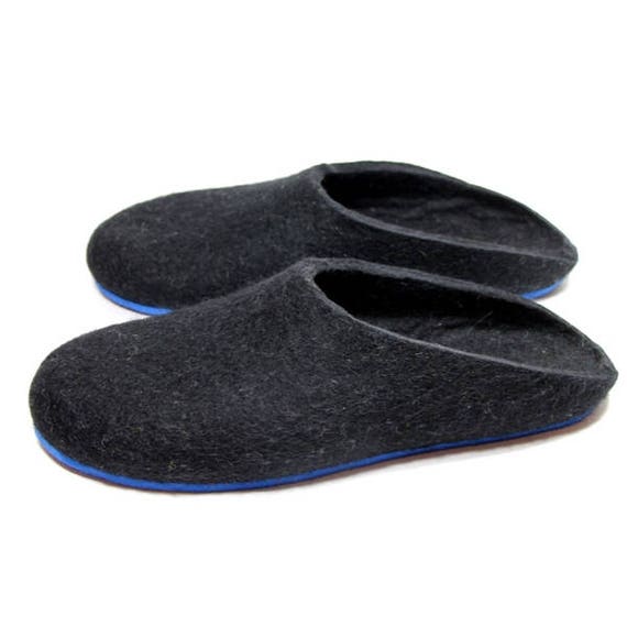 Womens Black minimalist felted clogs organic wool slippers | Etsy