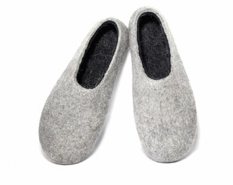 Men sheep wool home slippers, Grey Black Warm home shoes Barefoot, Handmade unique traveler gift for Winter - Personalized 7 wool colorways