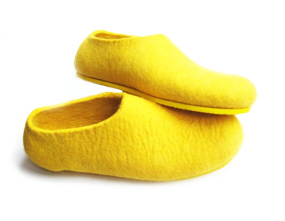 womens yellow slippers