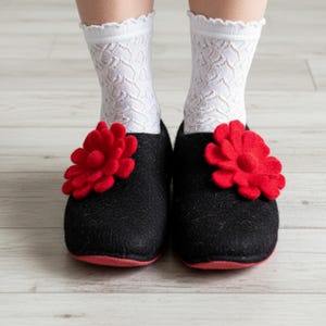 Warm women’s wool slippers with red felt flower, designed in black wool for coquette aesthetic charm. Solves cold floor discomfort and doubles as a cozy handmade gift for Valentine’s, Christmas, or anniversaries.