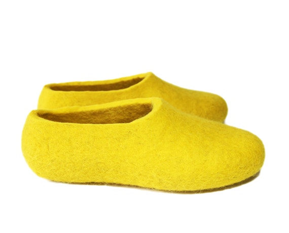 womens yellow slippers