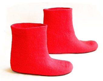 Crimson Red felted wool boots for cold winter with 100% bio-based plantation rubber soles