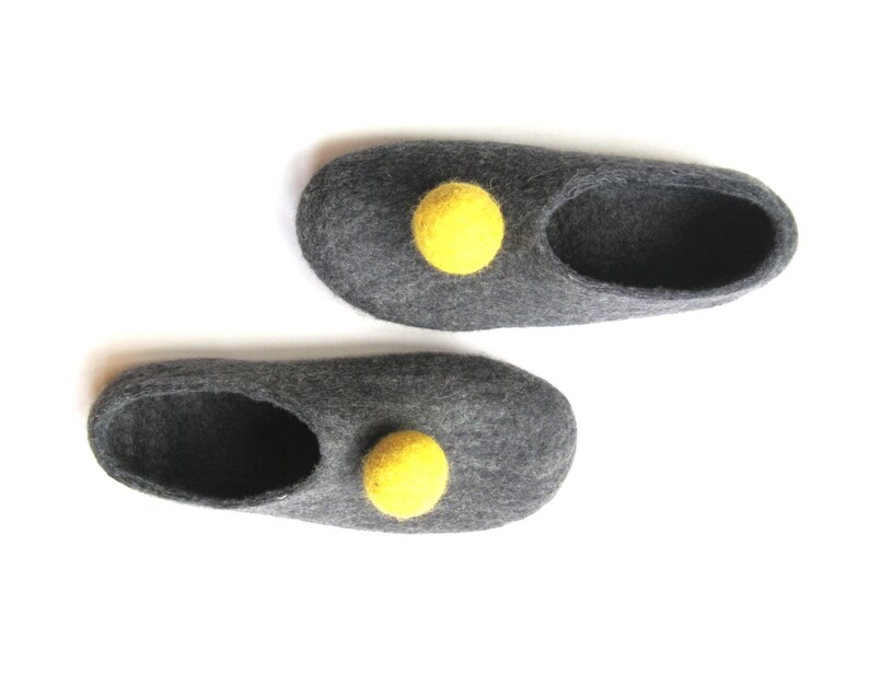 Felt Slippers with Pom Pom, Women slippers Grey Loafers, Mens slippers Unisex, Grey slippers Moccasins Men Felt slippers, Custom color Balls image 2