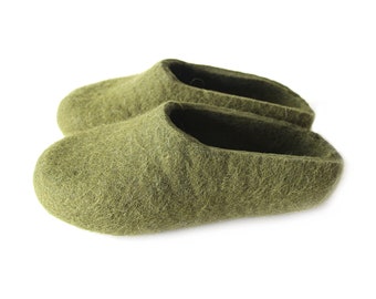 Gevilte wollen huisklompen, minimalistisch indoorschoenen, gezellig cadeau voor haar, mosgroen vilt, lijmvrij comfort voor koude vloeren