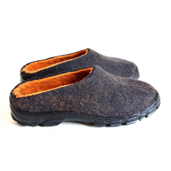 mens felt clogs