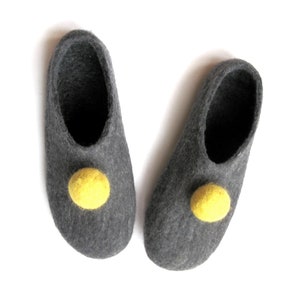 Felt Slippers with Pom Pom, Women slippers Grey Loafers, Mens slippers Unisex, Grey slippers Moccasins Men Felt slippers, Custom color Balls image 3