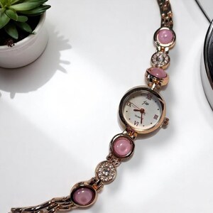 Elegant Pearl Women’s Watch, Feminine Round Luxury Wrist Watch, Delicate Vintage-Inspired Bracelet Watch Gift for Her