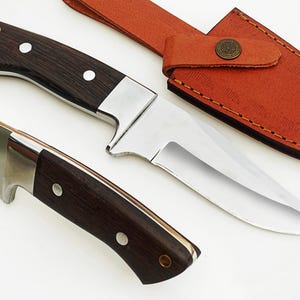 Handmade D2 Steel Skinner Knife: Wengie Wood Handle, Leather Sheath