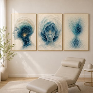 Puede incluir: Un conjunto de tres láminas decorativas rectangulares con formas humanas abstractas en azul y crema. La lámina izquierda muestra un perfil, la central una figura de frente con círculos concéntricos y la derecha una estructura ramificada.