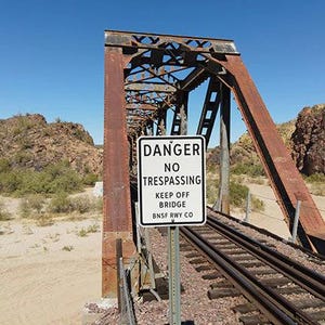 Schaal N: NS &#39;brug verboden toegang&#39;: set van 4