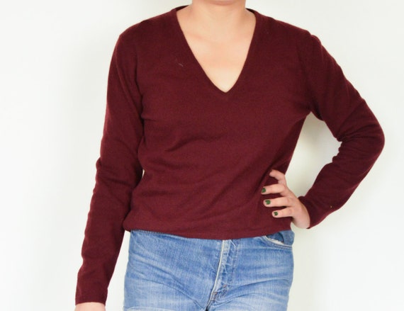 Prada cashmere sweater. Vintage 90's Burgundy Cashmere Sweater. V Neck and long sleeves. Cropped Soft Knit. Size SM Prada cashmere sweater. Vintage 90's Burgundy Cashmere Sweater. V Neck and long sleeves. Cropped Soft Knit. Size SM