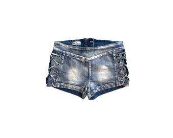 Y2K Jeansshorts med låg midja, blå jeansshorts, snörning i sidorna, blekta jeansshorts från 2000-talet, stretchiga, vintage, låg midja, storlek 13 - Stor/L