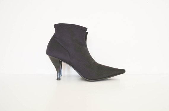 black ankle boots size 6