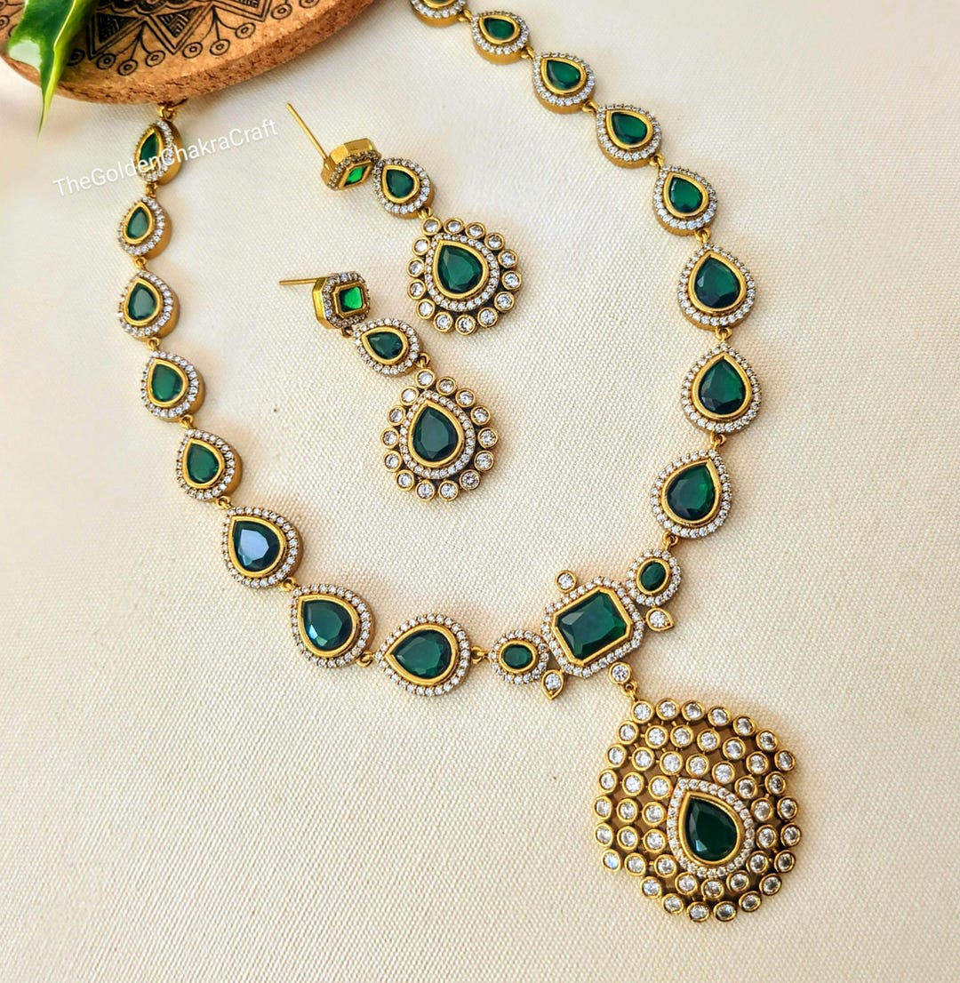 Beautiful Golden and Green Necklace set main image 1