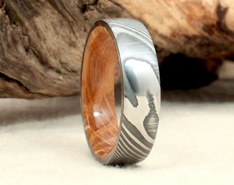 Damascus Twisted Steel and Wood Ring - Bourbon Barrel White Oak Stave Wood Ring Damascus Twisted Steel Ring