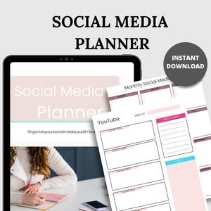 Könnte beinhalten: Ein digitaler Social-Media-Planer auf einem Tablet, mit den Worten "Social Media Planner". Der Planer enthält Abschnitte für YouTube-Inhaltsideen und einen monatlichen Social-Media-Kalender. Ein runder Aufkleber sagt "Sofort-Download".