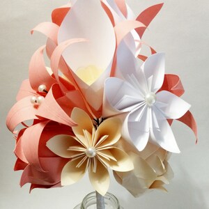 Bouquet di carta con calle - Un origami unico nel suo genere, calle, rosa di carta, regalo per il primo anniversario, perfetto per lei, avorio, corallo, fiori bianchi