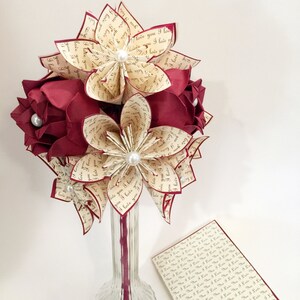 Custom Love Dozen met rode rozen, inclusief vaas en kaart, jullie namen en jubileumdatum, 12 aangepaste papieren bloemen, bruidsboeket