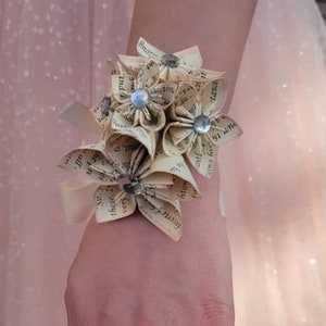 Bouquet di fiori di carta personalizzati da avvolgere al polso: accessorio fatto a mano per ballo di fine anno, ritorno a casa, formale, sposa, damigelle, madre della sposa