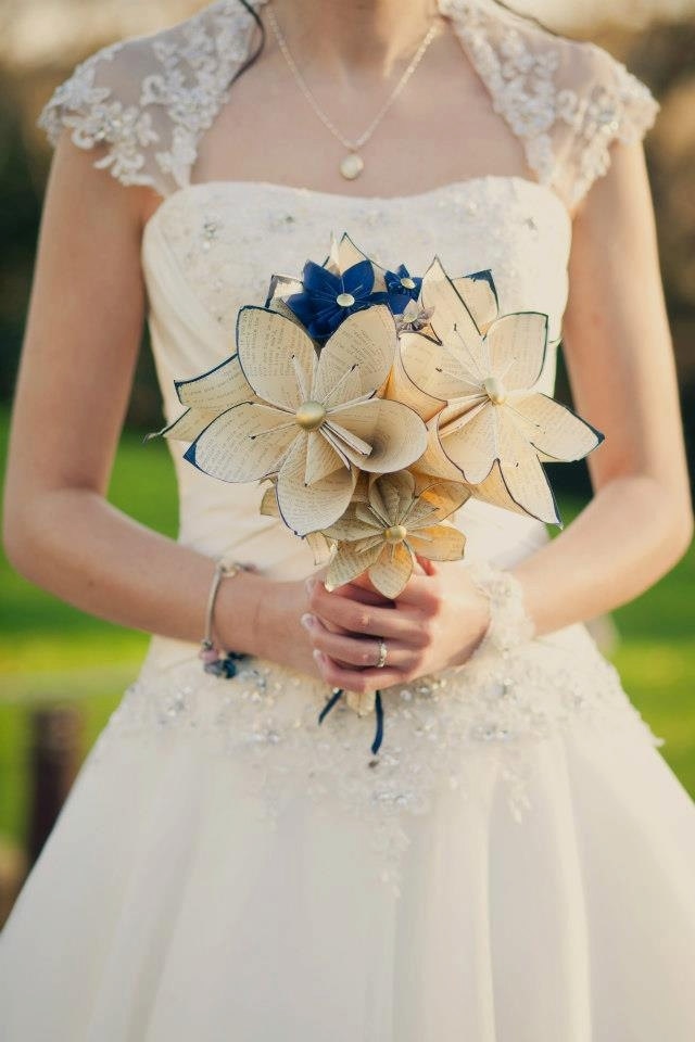Bridal Bouquet (Roses 12 Stalks)