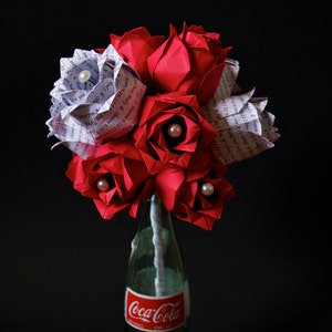 Dozzina di rose di carta - Bouquet da sposa, regalo per il primo anniversario, perfetto per lei, personalizzato, unico nel suo genere, alternativo, origami, fiore di carta