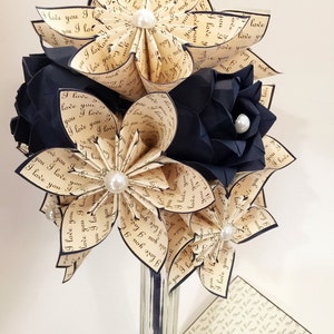 Custom Love Dozen met rozen-vaas en kaart inbegrepen, jouw namen en jubileumdatum, 12 aangepaste papieren bloemen, traditioneel jubileumcadeau