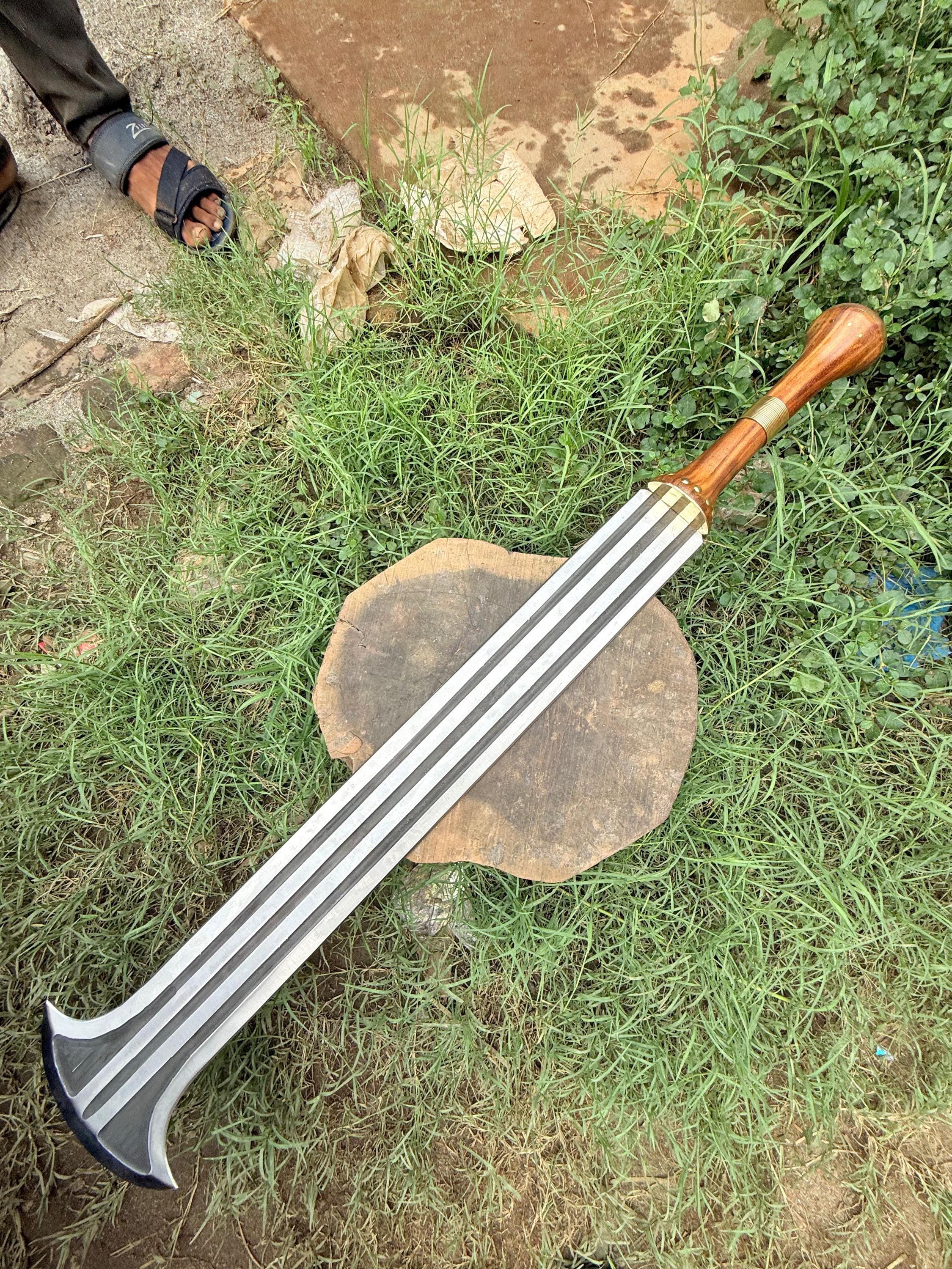 Handmade Konda Ikakalaka Sword: 5160 Carbon Steel Hunting Knife - Etsy