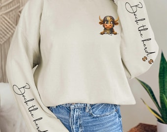 Sudadera de cuello redondo Highland Cow: mezcla de algodón Gildan 18000, diseño para enfermeras y personal de primera respuesta.