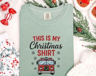 Camiseta navideña con gráficos, regalo navideño, divertida camiseta navideña, camiseta unisex, camiseta navideña de bombero