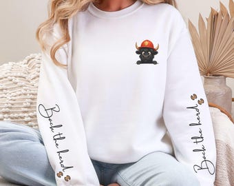 Sudadera de cuello redondo Highland Cow: mezcla de algodón Gildan 18000, diseño de bombero y socorrista