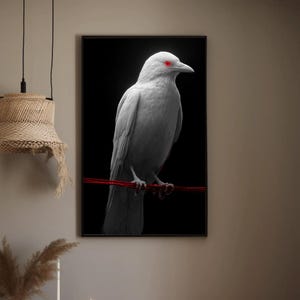 Poster stampabile "Corvo Bianco" - Uccello astratto dagli occhi rossi su filo, arte murale digitale per un arredamento minimalista e scuro.