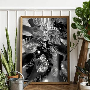 Cheers Print, Cocktail Alcohol Czarno-biały obraz ścienny, Vintage Print, Wydruki fotograficzne, Wydruk fotograficzny jakości muzealnej, Wydruk artystyczny na wózek barowy