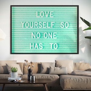 Quadro de letras verde-menta, citação de vibrações positivas, impressão tipográfica de amor-próprio, decoração de parede motivacional