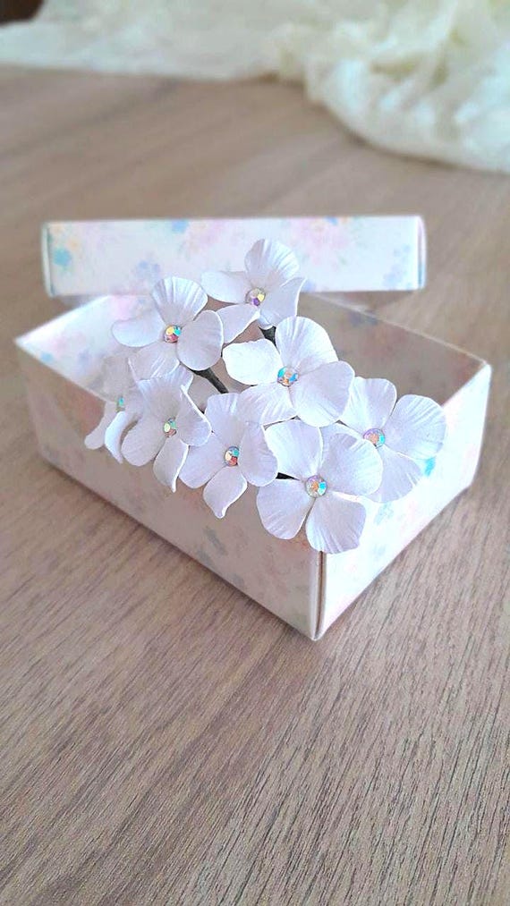 White Polymer Clay Flower Hair Pins With Crystal Center  display picture 1
