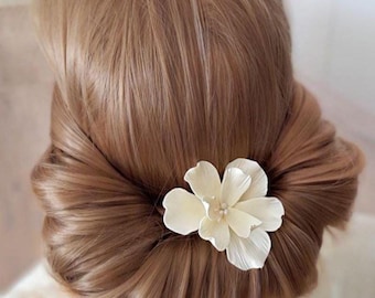 Elfenbeinfarbene Braut-Haarnadeln mit Blumen – Große handgefertigte Haaraccessoires aus Polymer-Ton für Hochzeiten