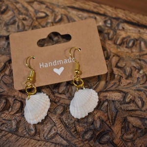 Clam Seashell Earrings – Handmade Beach Earrings, Ocean-Inspired Jewelry