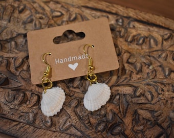 Clam Seashell Earrings – Handmade Beach Earrings, Ocean-Inspired Jewelry