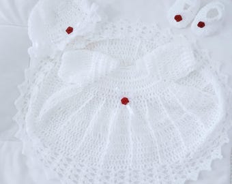 Handmade crochet clothing sets, including main clothing, hat and shoes