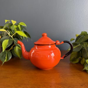 Vintage Orange Enamelware Teapot - Retro Tea Kettle - Rustic Kitchen Decor