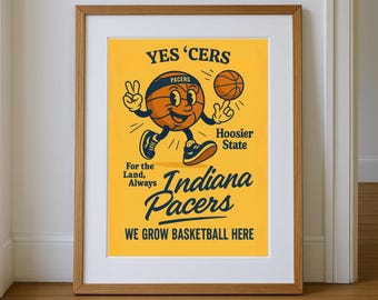 Puede incluir: Un póster enmarcado con un fondo amarillo que presenta un personaje de baloncesto de dibujos animados. El póster dice "YES 'CERS" e "Indiana Pacers" con el texto "WE GROW BASKETBALL HERE". El personaje sostiene una pelota de baloncesto y hace el signo de la paz.