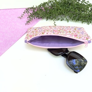 Prachtige vintage gewatteerde etui etui / brillenzakje schattig, toiletartikelen, handgemaakte tas, tas met essentials, lippenstiftmuur